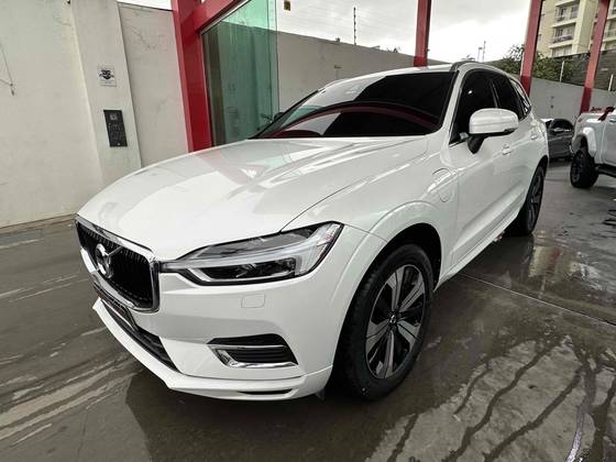 VOLVO XC60 2.0 T8 HYBRID MOMENTUM AWD GEARTRONIC VOLVO XC60 2.0 T8 HYBRID MOMENTUM AWD GEARTRONIC